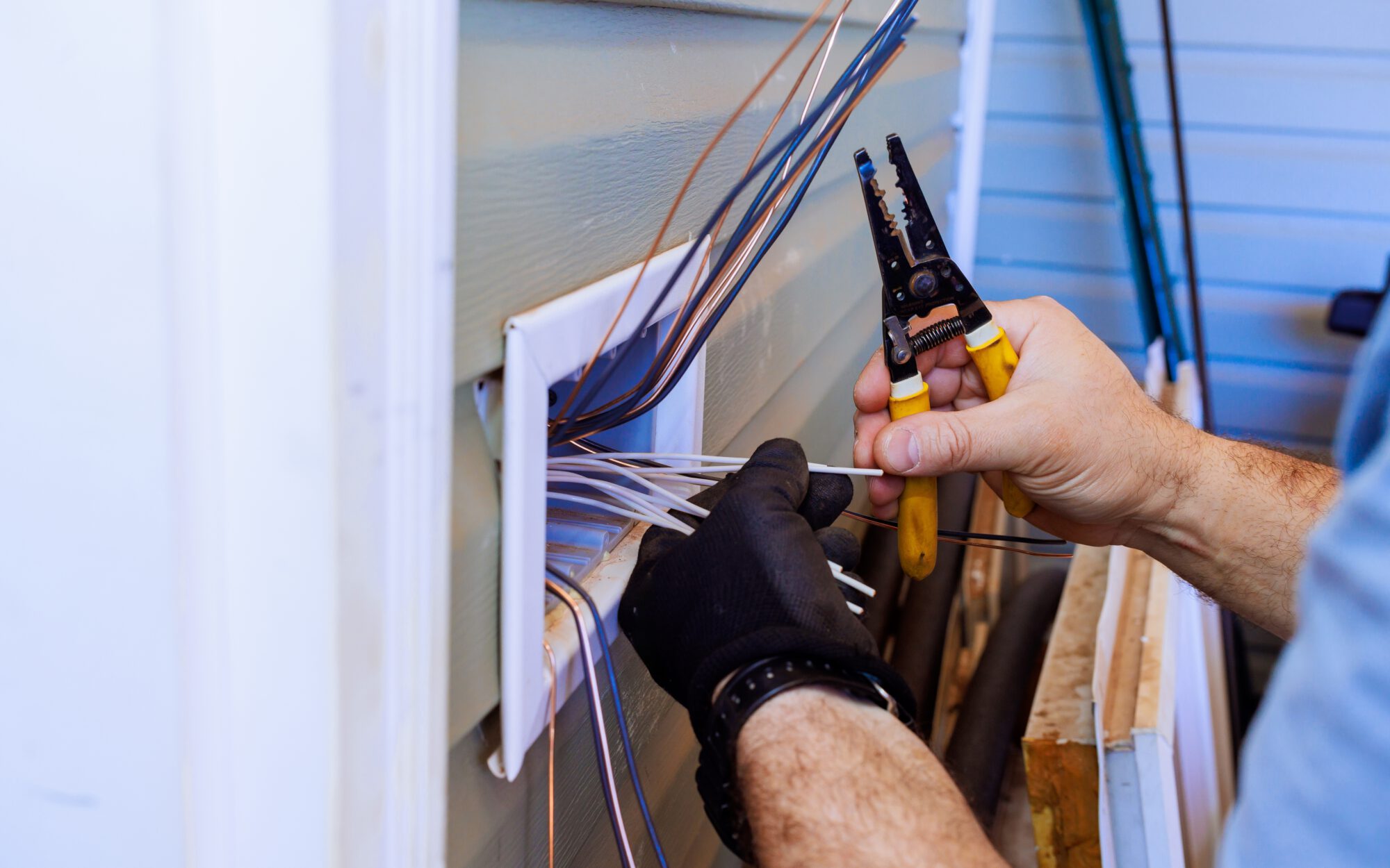 Manutenzione Impianti a Milano e Provincia: Elettrici, Idraulici e Termici 2 Manutenzione Impianti elettrici a Milano e Provincia
